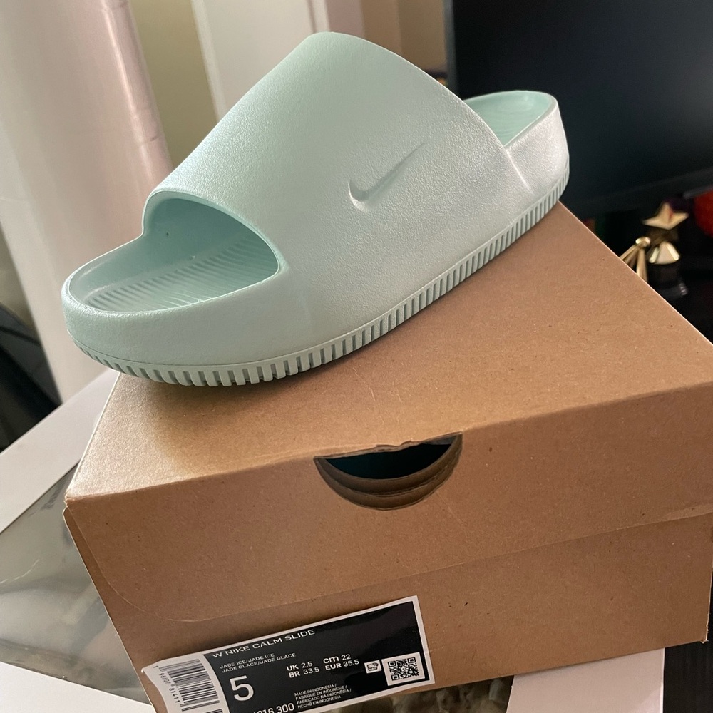 Nike Green Sandals Cushioned Comfort